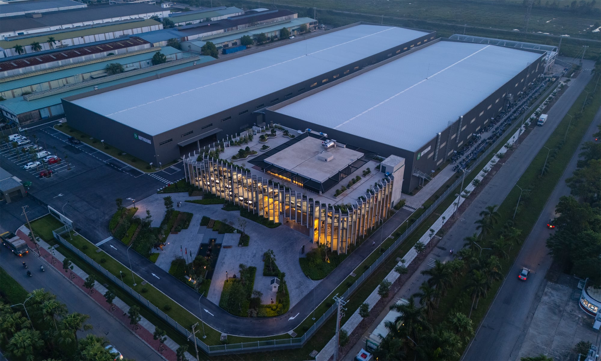 Toàn cảnh tổ hợp Nhà máy Khóa Huy Hoàng tại KCN Quang Minh