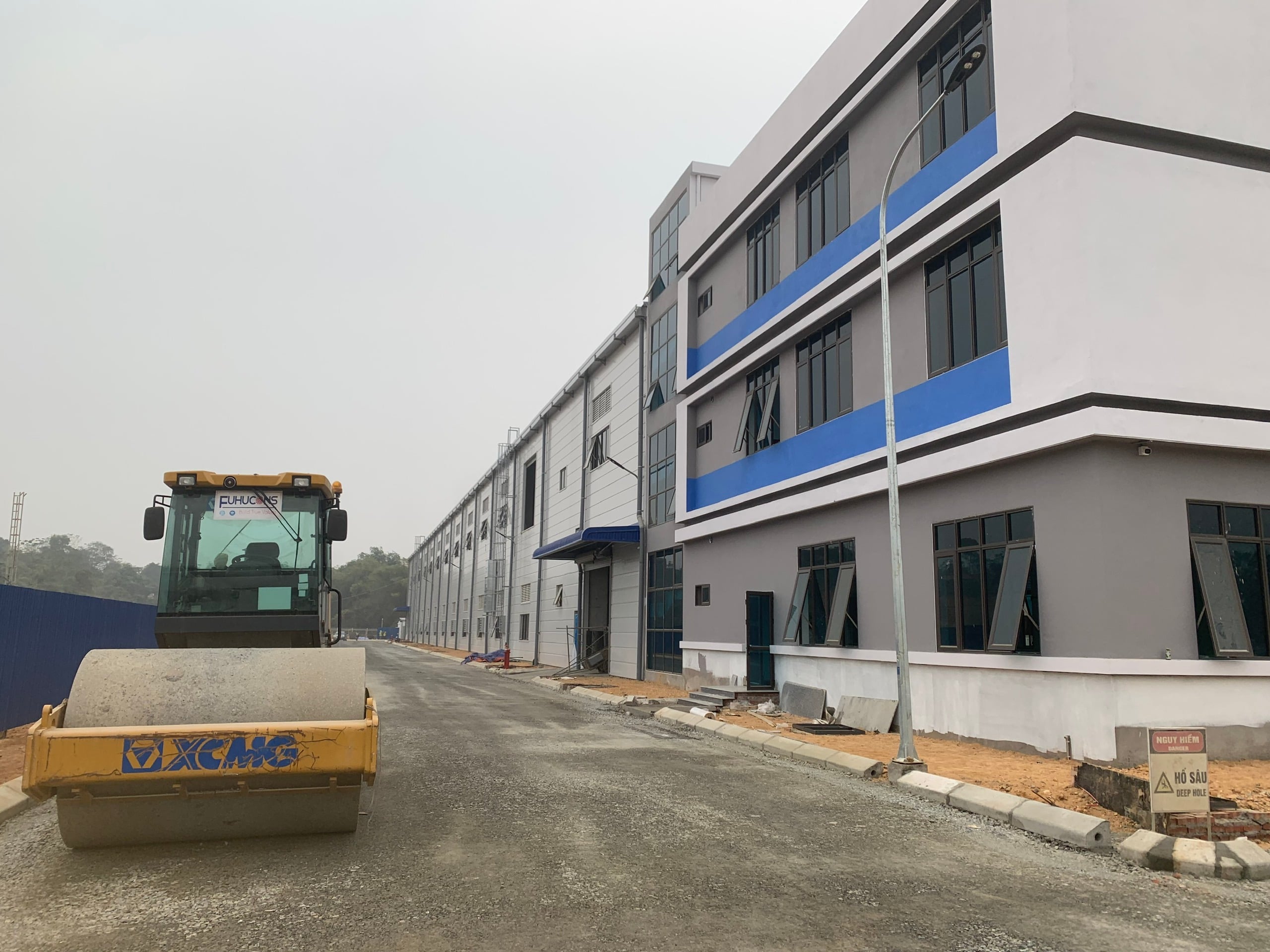 Lu lèn nền đường giao thông nội bộ Nhà máy Twinsel